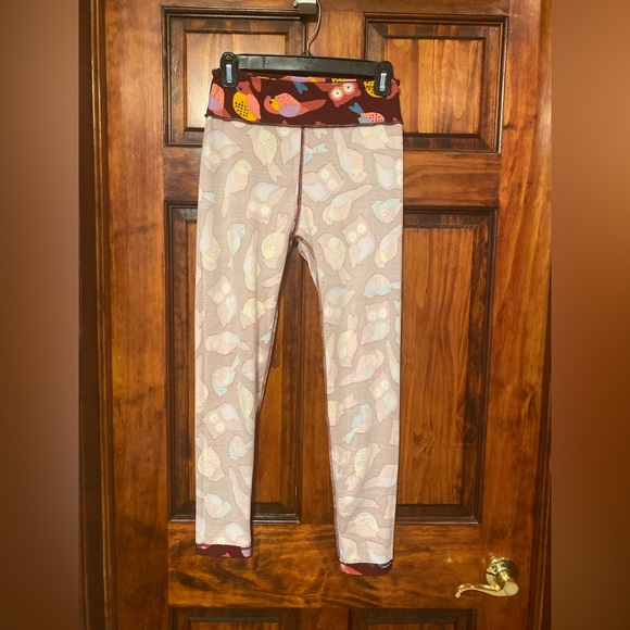 LuLaRoe OS Leggings Maroon Eggplant Wine Purple Birds Owls Parrots Parakeets - Picture 5 of 14